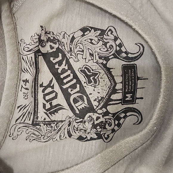 Grey Fox Deluxe Tee - Picture 4 of 8